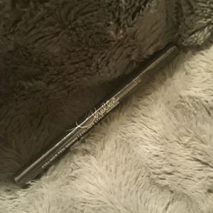 Chella eyeliner